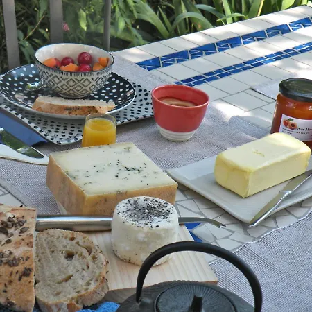 לינה וארוחת בוקר Le Pre 3*